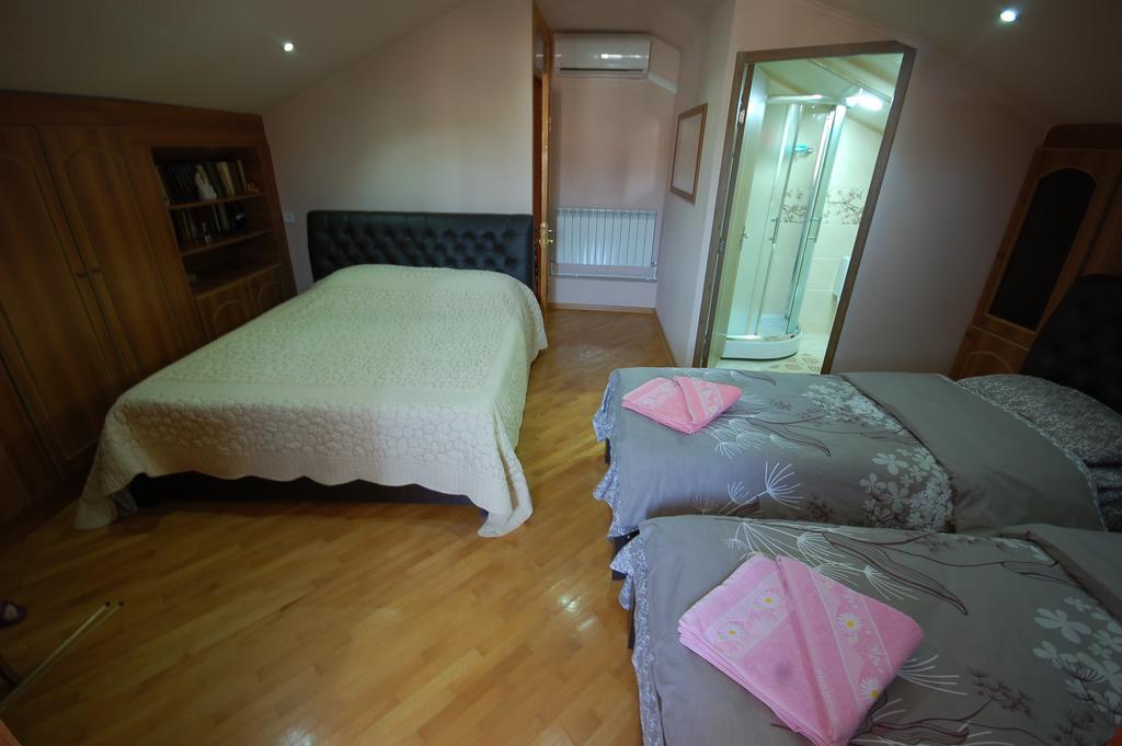 Guest House Eka & Gio ซิคนาคี ภายนอก รูปภาพ
